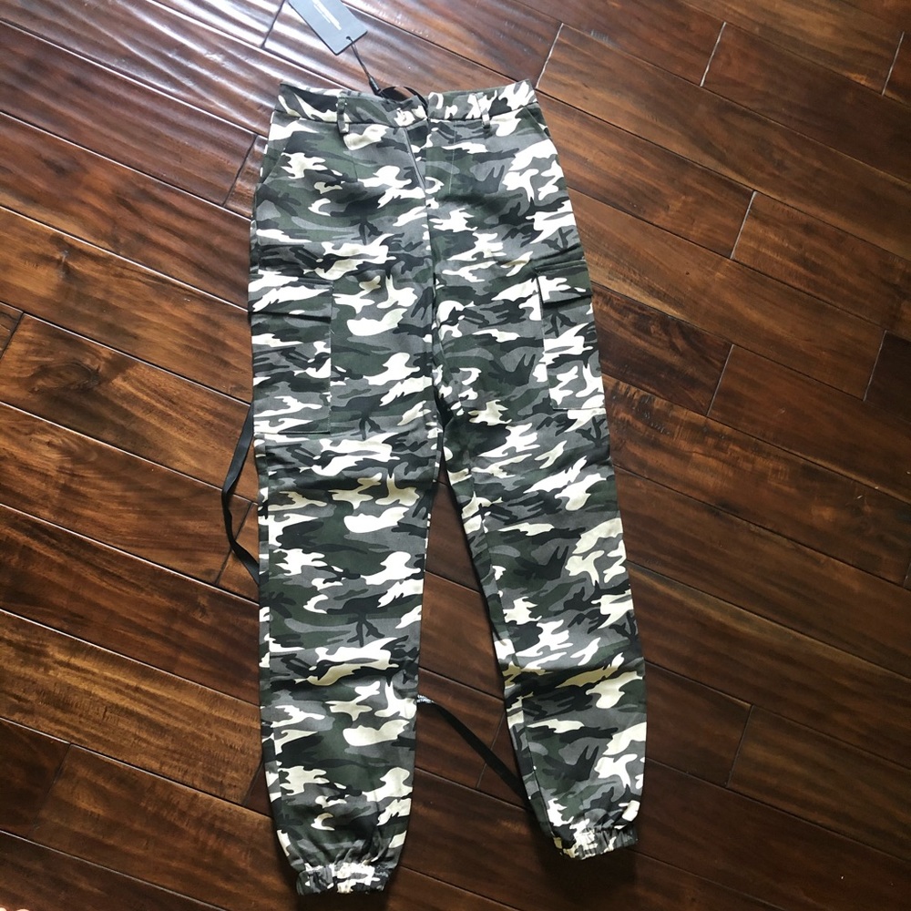 NWT PrettyLittleThing Green/Grey Camo Cargo PANTS
